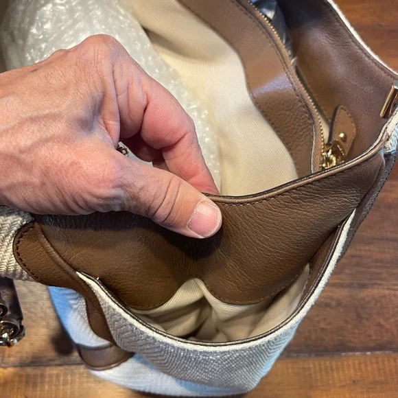 Salvatore Ferragamo Shoulder Bag - Picture 14 of 15